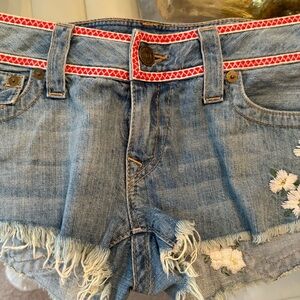 True Religion Joey Flower Child Denim Shorts with Red Accents and flowers Sz 31